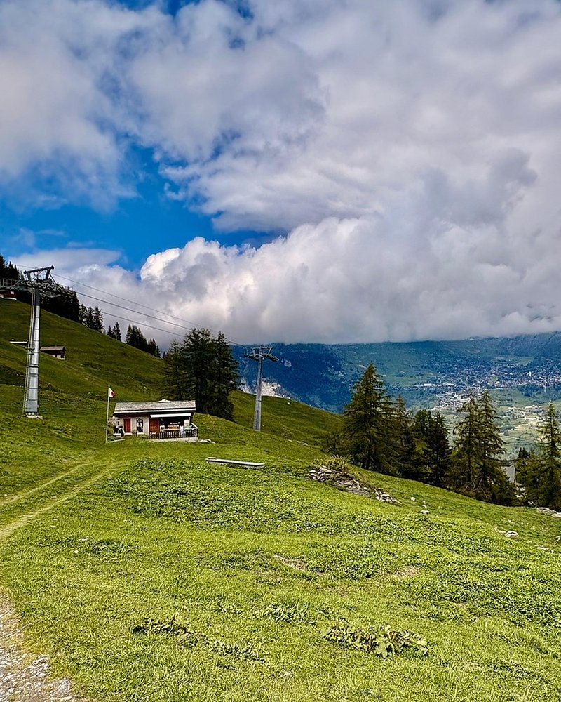 Le chalet — extérieur — vue 3