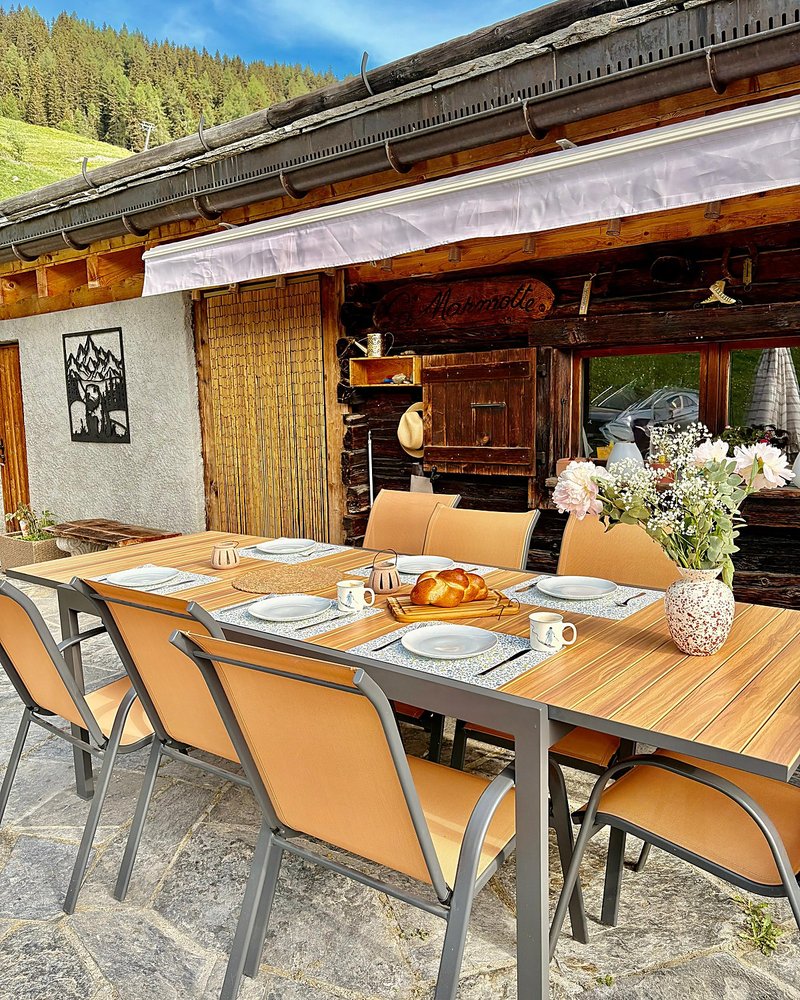 Le chalet — extérieur — vue 9